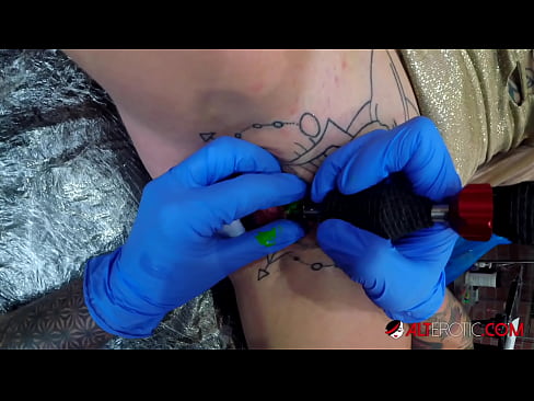 ❤️ Fìor tattooed hottie Sully Savage fhuair tattoo air a clitoris ️❌  Sluts aig porn gd.sexindrag.ru ❌️❤